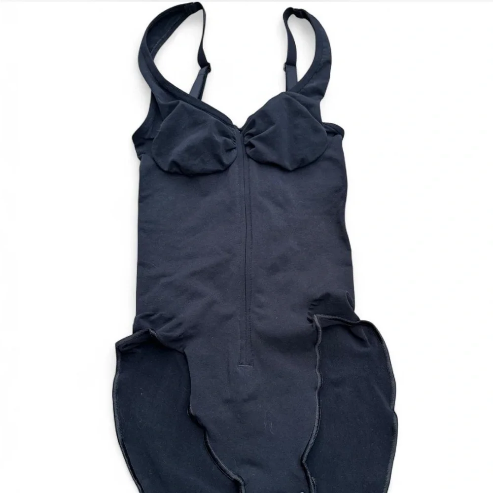 SKIMS *NWOB Seamless Sculpt Zip Front Bodysuit | Onyx - Picture 4 of 10